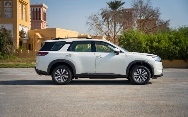  Pearl White Nissan Pathfinder Photo 