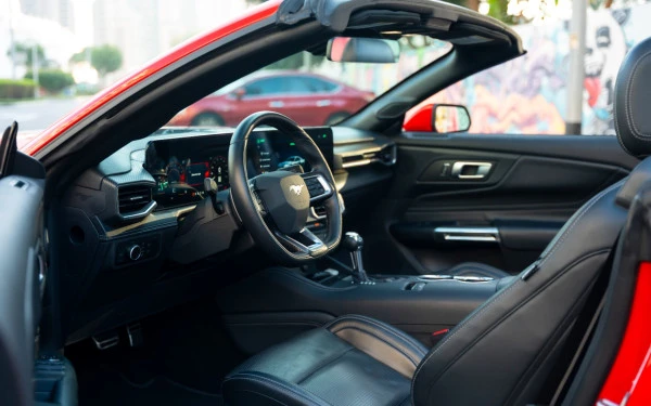 Red Ford Mustang cabrio Photo 