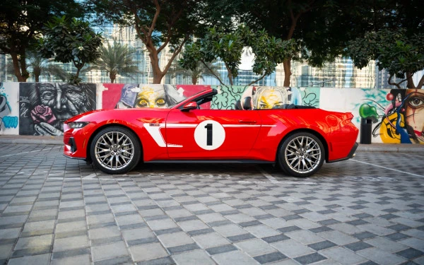  Red Ford Mustang cabrio Photo 