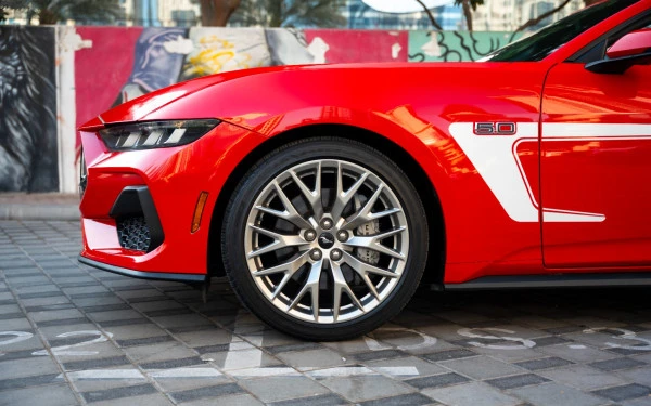  Red Ford Mustang cabrio Photo 