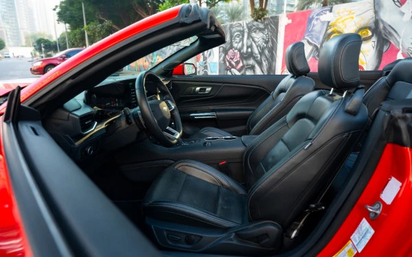  Red Ford Mustang cabrio Photo 