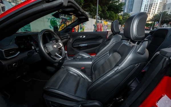  Red Ford Mustang cabrio Photo 