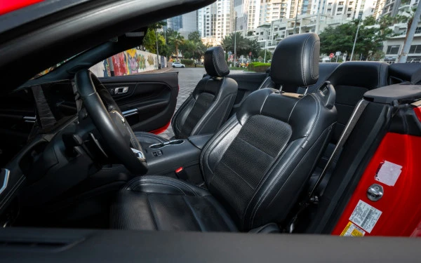  Red Ford Mustang cabrio Photo 