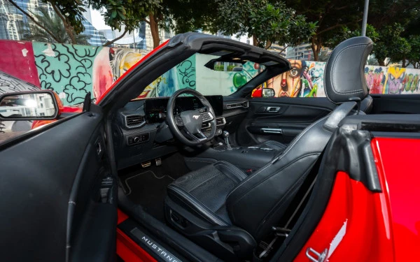 Red Ford Mustang cabrio Photo 
