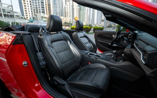  Red Ford Mustang cabrio Photo 
