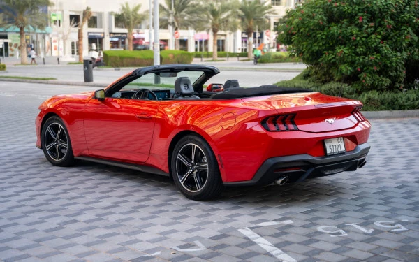  Red Ford Mustang cabrio Photo 