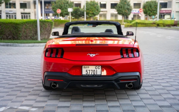  Red Ford Mustang cabrio Photo 