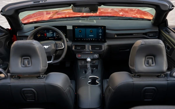  Red Ford Mustang cabrio Photo 