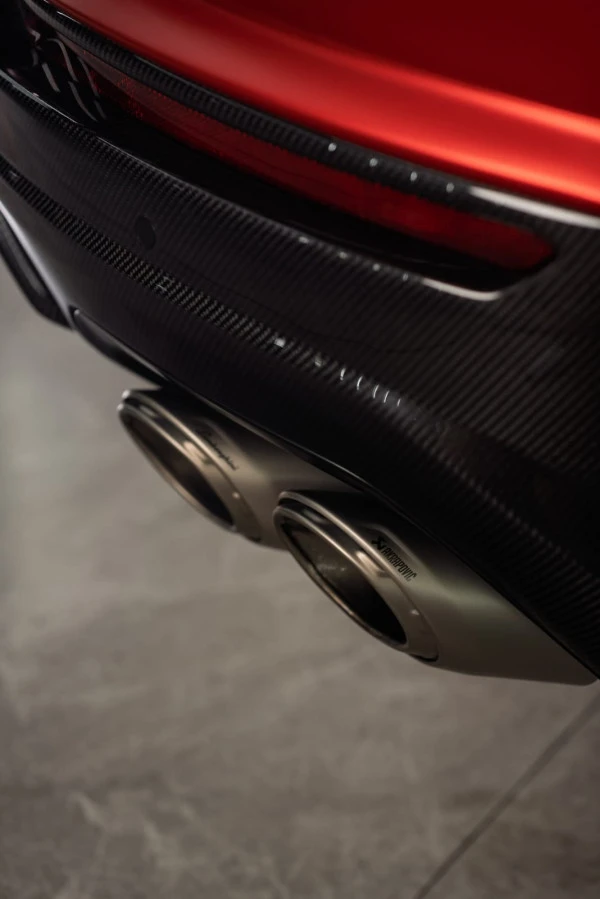  Red Lamborghini Urus PERFORMANTE Photo 
