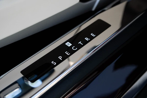  Red Rolls Royce Spectre Photo 