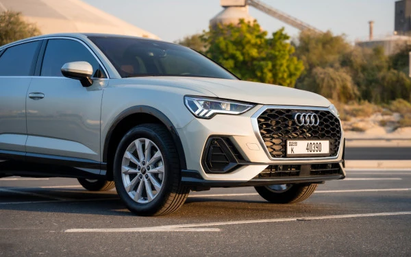  Silver Audi Q3 Sportback Photo 