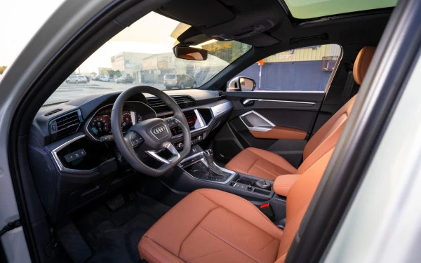  Silver Audi Q3 Sportback Photo 