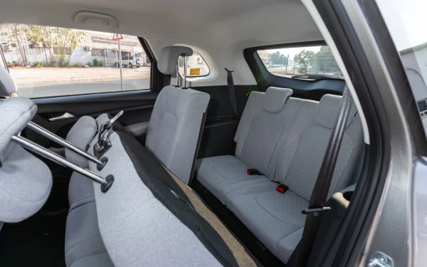  Silver Chevrolet Captiva Photo 