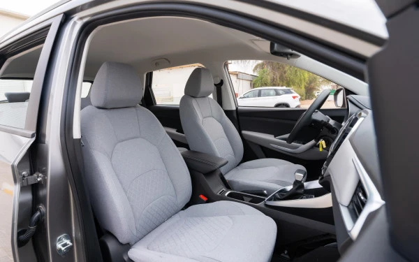  Silver Chevrolet Captiva Photo 