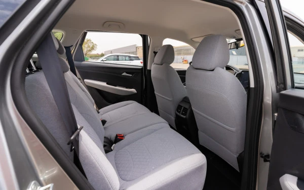  Silver Chevrolet Captiva Photo 