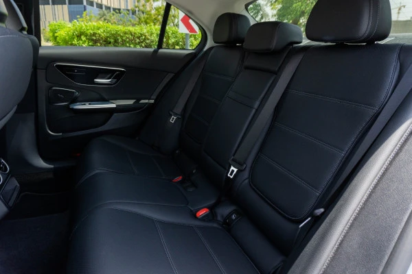  Silver Mercedes C200 Photo 