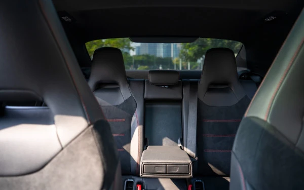  Silver Mercedes CLA200 Photo 