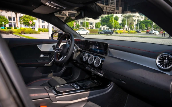  Silver Mercedes CLA200 Photo 