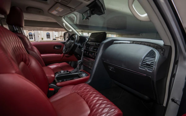  Silver Nissan Patrol Platinum V6 Photo 