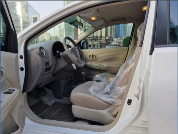  Silver Nissan Sunny Photo 