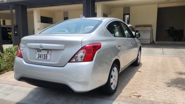  Silver Nissan Sunny Photo 