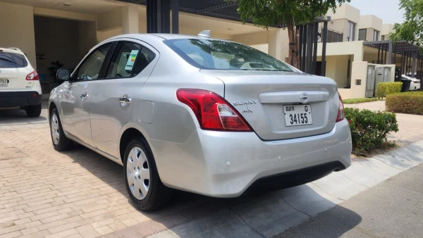  Silver Nissan Sunny Photo 