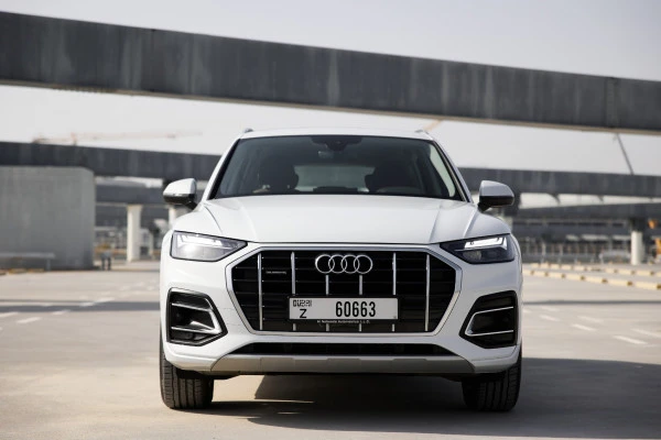  White Audi Q5 45TFSI quattro Photo 