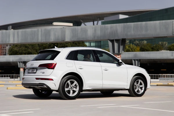 White Audi Q5 45TFSI quattro Photo 