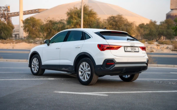  White Audi Q3 Sportback Photo 
