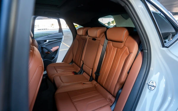  White Audi Q5 Sportback Photo 