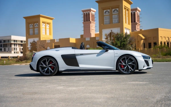  White Audi R8 Spyder Photo 