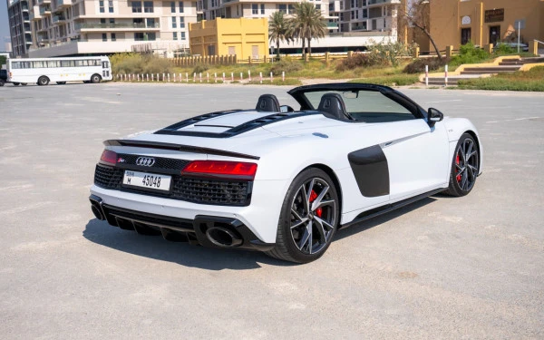  White Audi R8 Spyder Photo 
