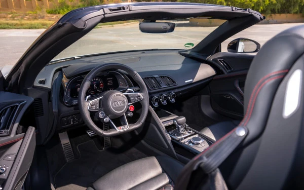  White Audi R8 Spyder Photo 