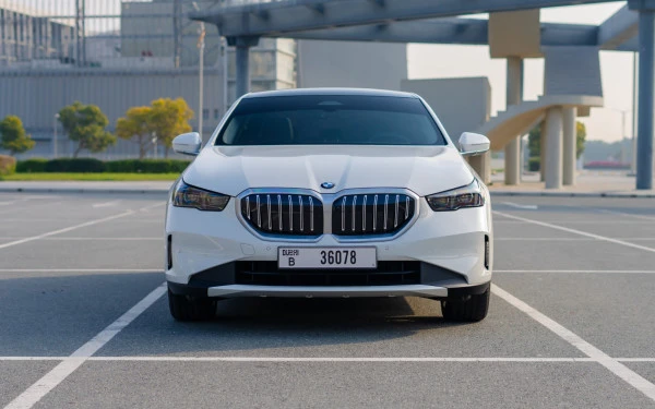  White BMW 520i Photo 