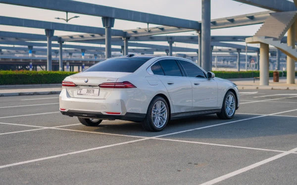  White BMW 520i Photo 