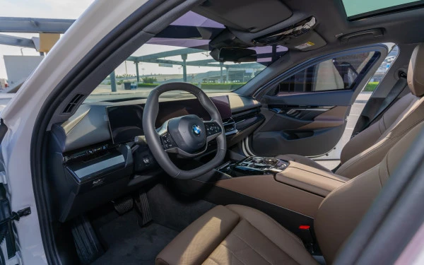  White BMW 520i Photo 