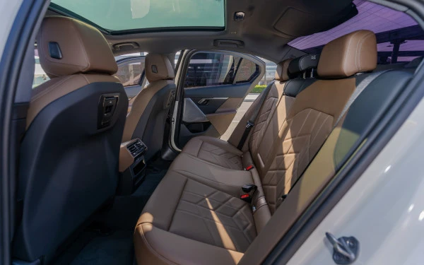  White BMW 520i Photo 