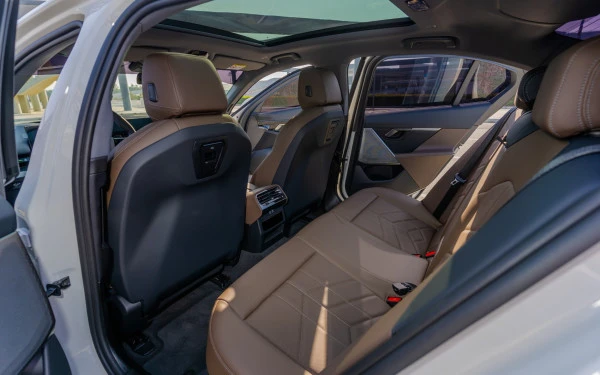  White BMW 520i Photo 