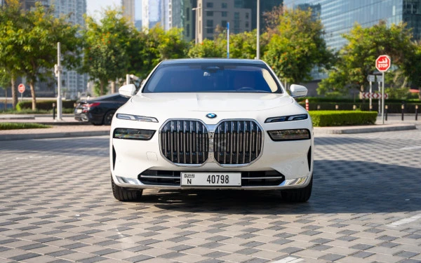 White BMW 735i Photo 