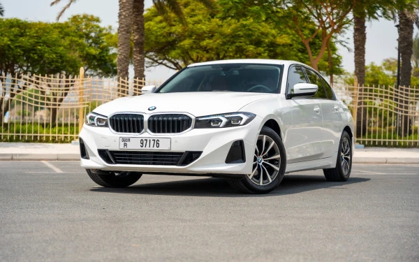  White BMW 318i Photo 