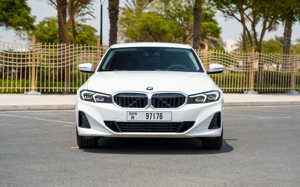  White BMW 318i Photo 