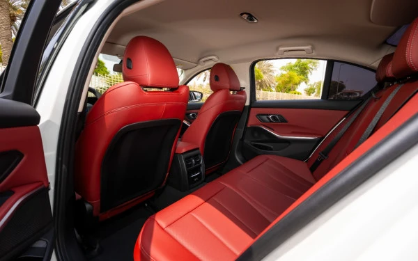  White BMW 318i Photo 