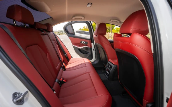  White BMW 318i Photo 