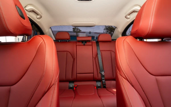  White BMW 318i Photo 