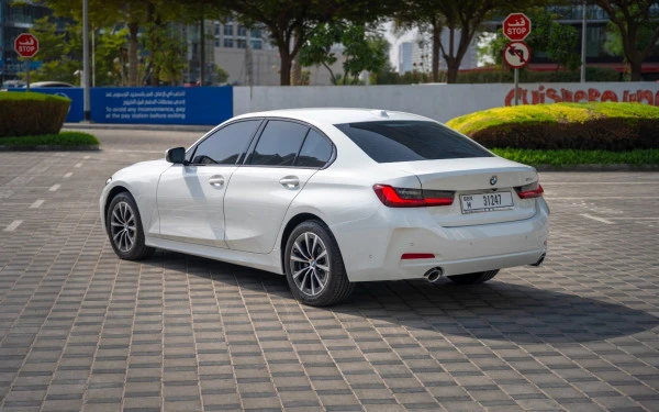  White BMW 318i Photo 