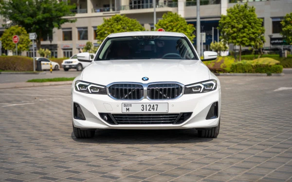  White BMW 318i Photo 