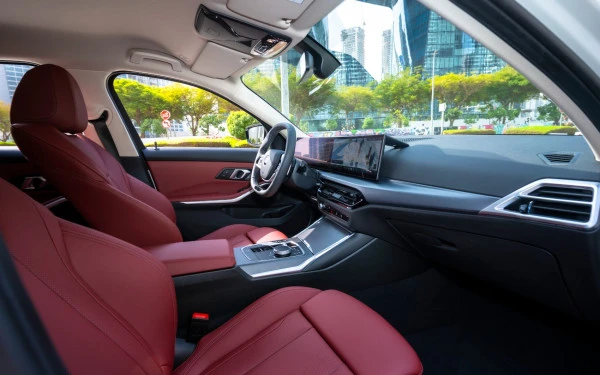  White BMW 318i Photo 