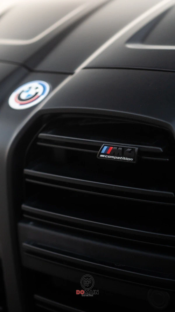  White BMW M4 Photo 