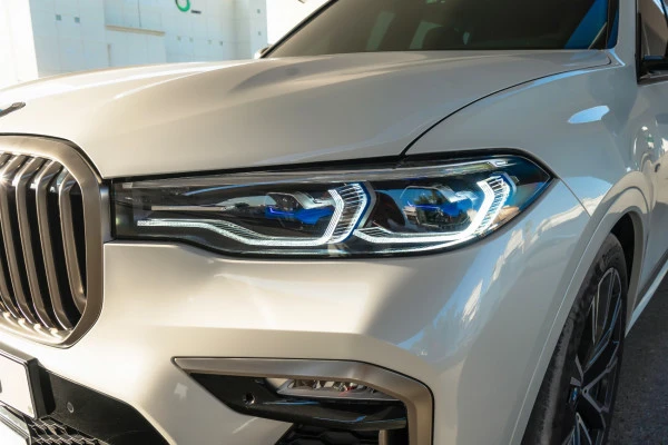  White BMW X7 M50i Photo 