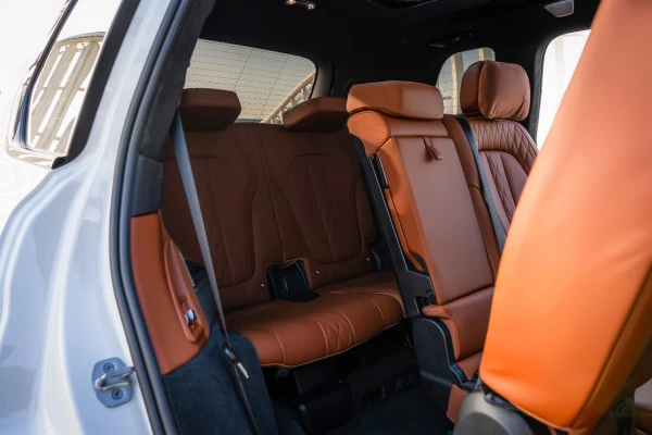  White BMW X7 M50i Photo 